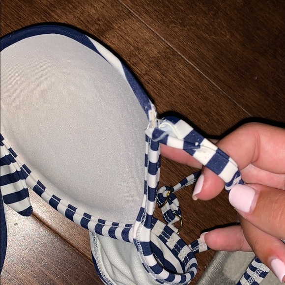 Bikini - Picture 4 of 4